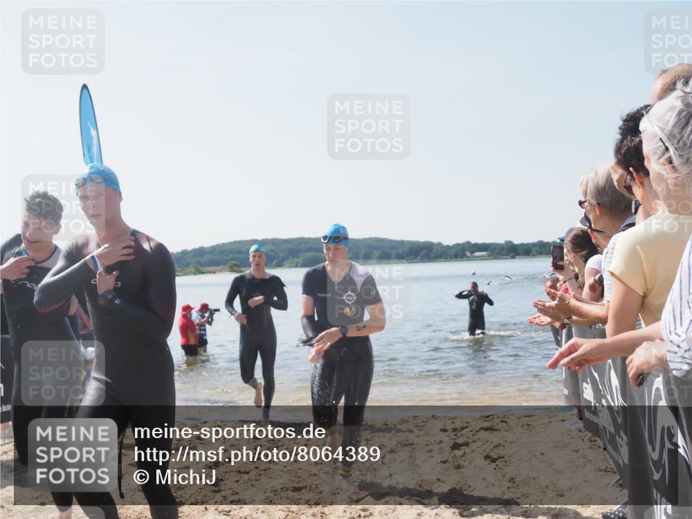 22.06.2025 - Viking Triathlon MichiJ http://msf.ph/oto/8064389 22.06.2025 10:28:09 Schwimmen 14, 178, 196, 367, 401 meine-sportfotos.de