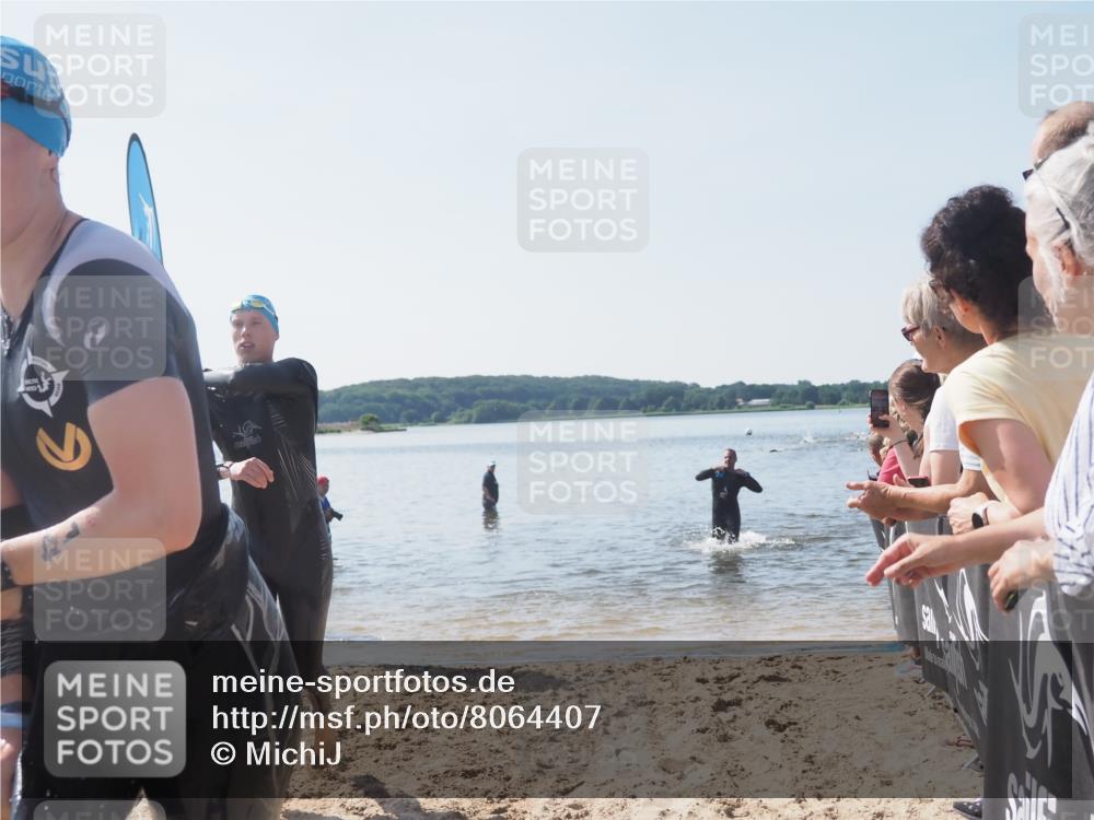 22.06.2025 - Viking Triathlon MichiJ http://msf.ph/oto/8064407 22.06.2025 10:28:11 Schwimmen 367, 401 meine-sportfotos.de