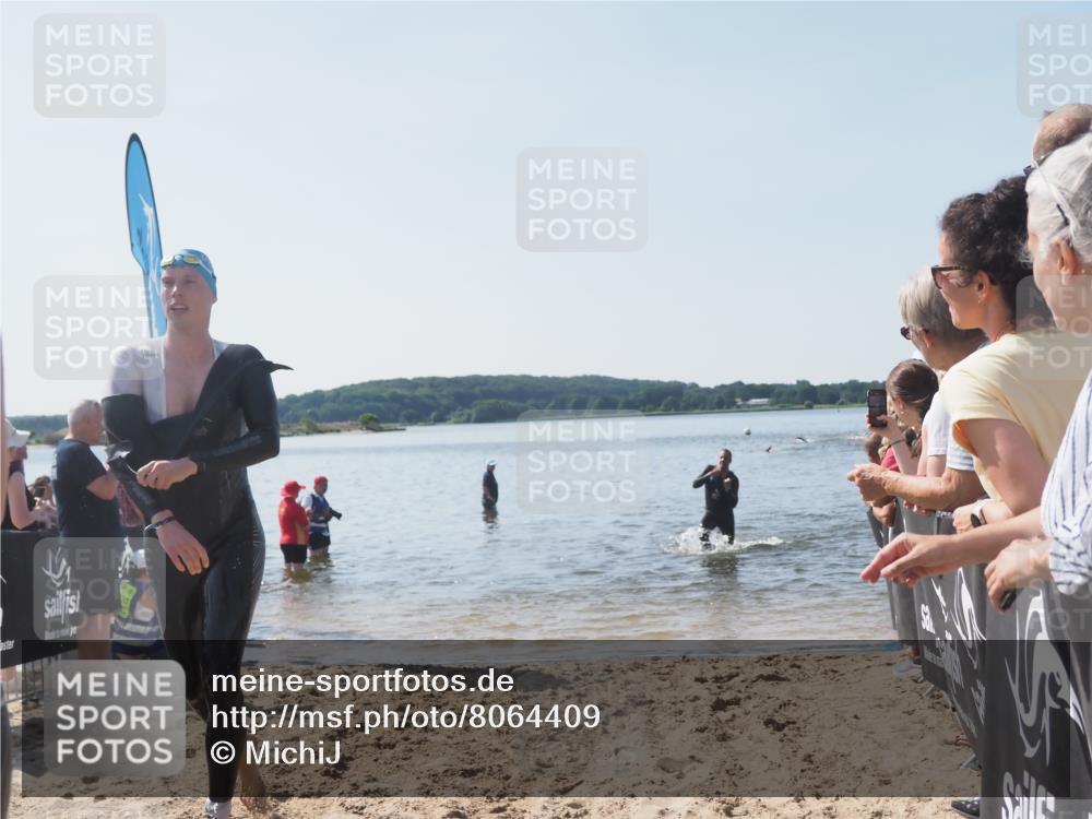 22.06.2025 - Viking Triathlon MichiJ http://msf.ph/oto/8064409 22.06.2025 10:28:11 Schwimmen 367, 401 meine-sportfotos.de