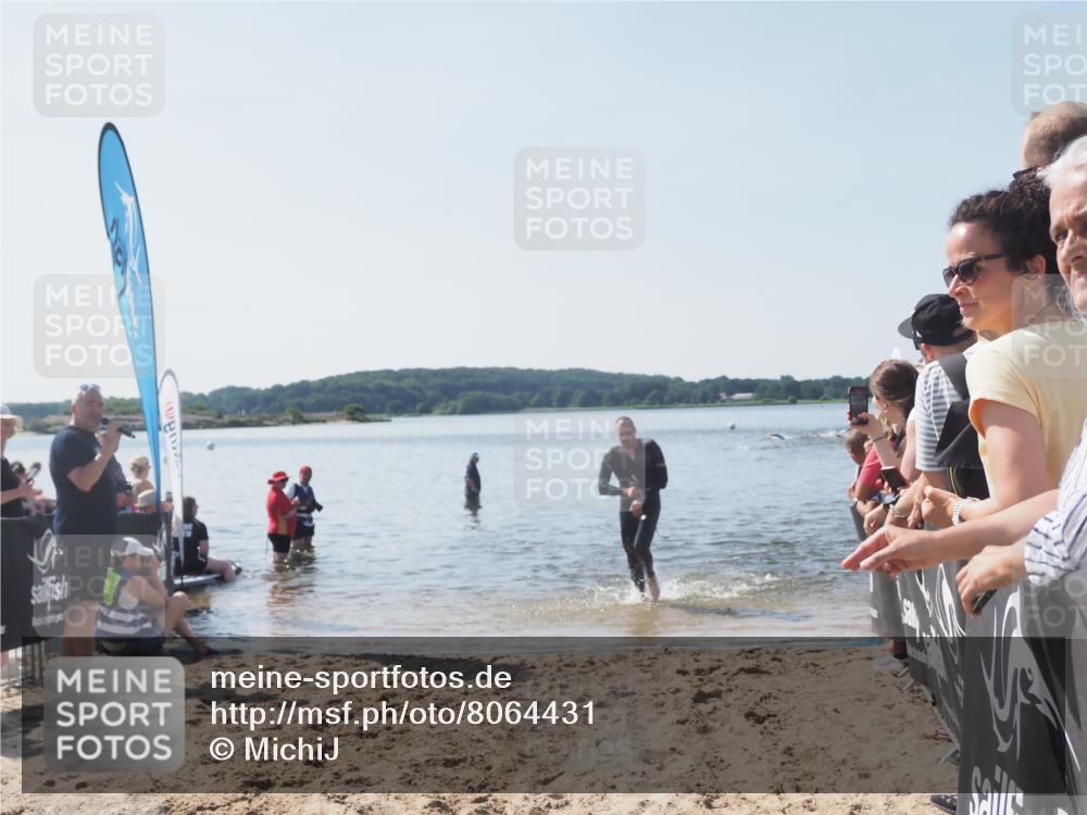 22.06.2025 - Viking Triathlon MichiJ http://msf.ph/oto/8064431 22.06.2025 10:28:16 Schwimmen 367 meine-sportfotos.de