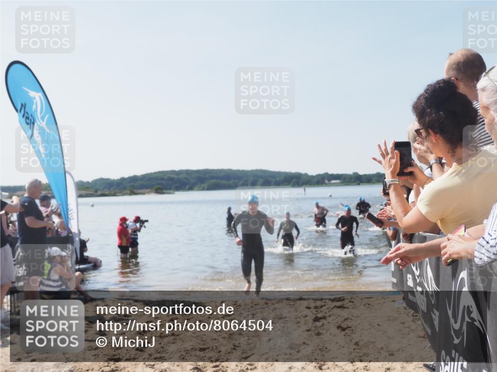 22.06.2025 - Viking Triathlon MichiJ http://msf.ph/oto/8064504 22.06.2025 10:28:50 Schwimmen 15, 258, 301, 368, 384, 414, 443, 628 meine-sportfotos.de