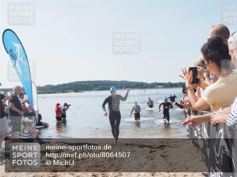 22.06.2025 - Viking Triathlon MichiJ http://msf.ph/oto/8064507 22.06.2025 10:28:51 Schwimmen 15, 258, 301, 368, 384, 414, 443, 628 meine-sportfotos.de
