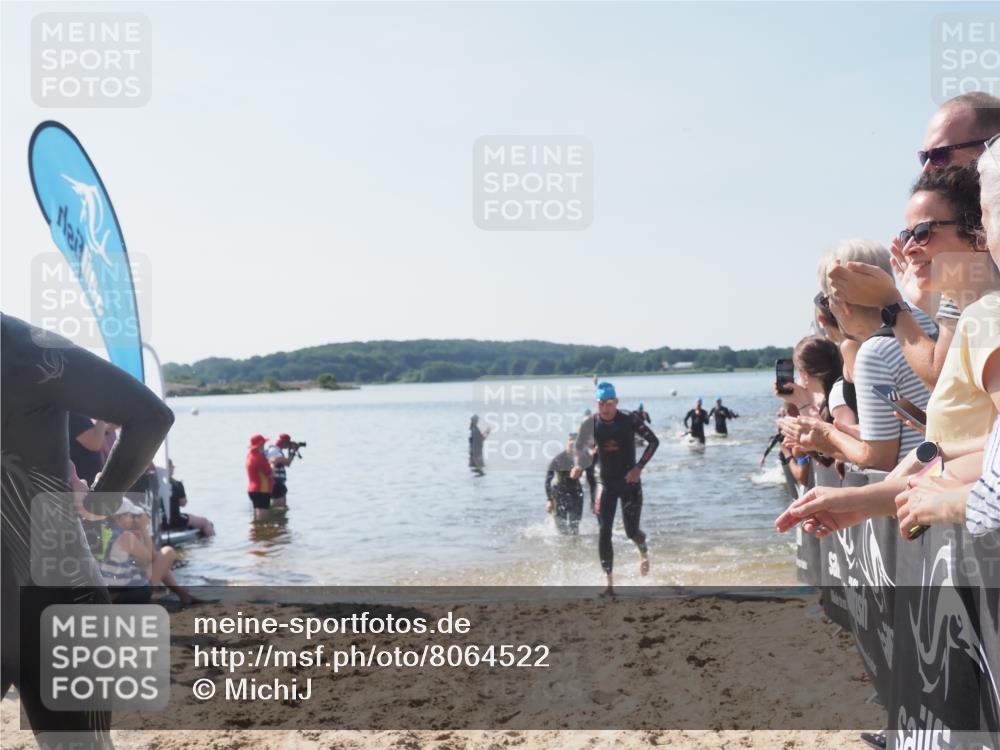 22.06.2025 - Viking Triathlon MichiJ http://msf.ph/oto/8064522 22.06.2025 10:28:53 Schwimmen 12, 15, 152, 258, 301, 368, 384, 414, 443, 604, 628 meine-sportfotos.de