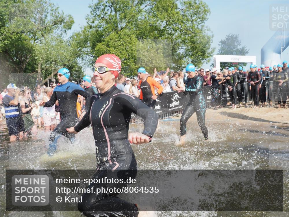 22.06.2025 - Viking Triathlon KatJ http://msf.ph/oto/8064535 22.06.2025 10:04:34 Schwimmen 55, 85, 146, 209, 238, 327, 335, 375, 419, 428, 447, 457, 482, 506, 514, 550, 629, 662 meine-sportfotos.de
