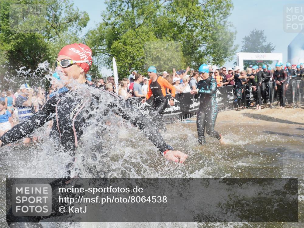 22.06.2025 - Viking Triathlon KatJ http://msf.ph/oto/8064538 22.06.2025 10:04:34 Schwimmen 55, 85, 146, 209, 238, 327, 335, 375, 419, 428, 447, 457, 482, 506, 514, 550, 629, 662 meine-sportfotos.de