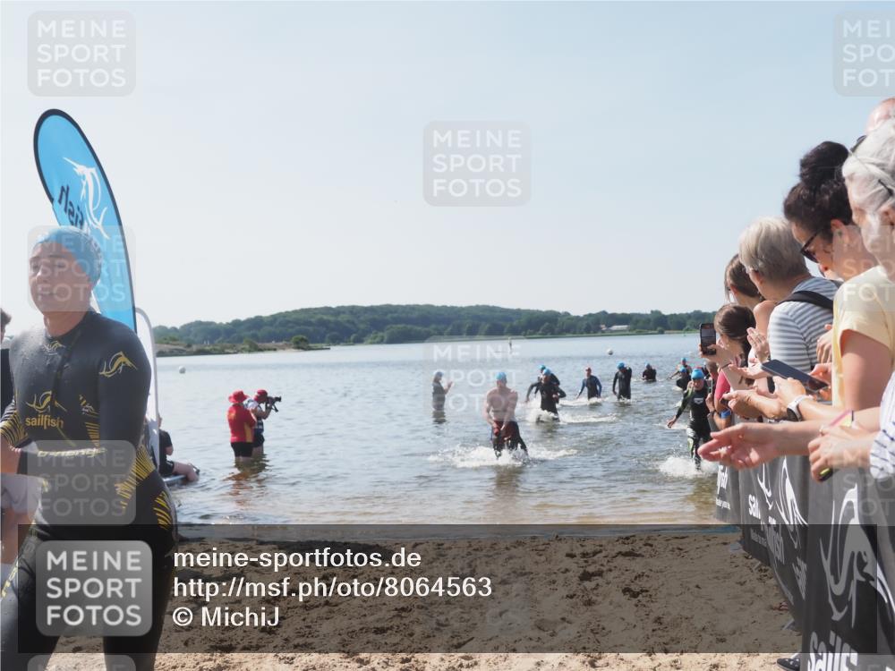 22.06.2025 - Viking Triathlon MichiJ http://msf.ph/oto/8064563 22.06.2025 10:28:57 Schwimmen 12, 15, 152, 200, 301, 310, 384, 414, 443, 604, 628 meine-sportfotos.de