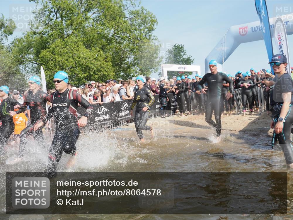22.06.2025 - Viking Triathlon KatJ http://msf.ph/oto/8064578 22.06.2025 10:04:39 Schwimmen 55, 85, 86, 238, 245, 281, 312, 316, 327, 428, 482, 506, 514, 515, 550, 629, 662 meine-sportfotos.de