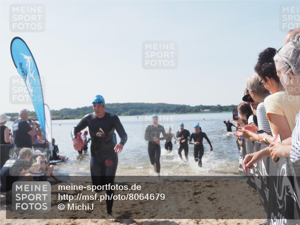 22.06.2025 - Viking Triathlon MichiJ http://msf.ph/oto/8064679 22.06.2025 10:29:10 Schwimmen 7, 11, 12, 33, 152, 200, 310, 384, 458, 604, 652 meine-sportfotos.de