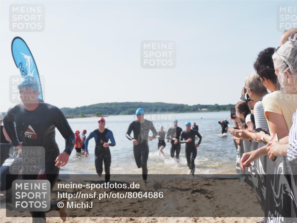 22.06.2025 - Viking Triathlon MichiJ http://msf.ph/oto/8064686 22.06.2025 10:29:11 Schwimmen 7, 11, 12, 30, 33, 152, 200, 310, 384, 458, 604, 652 meine-sportfotos.de