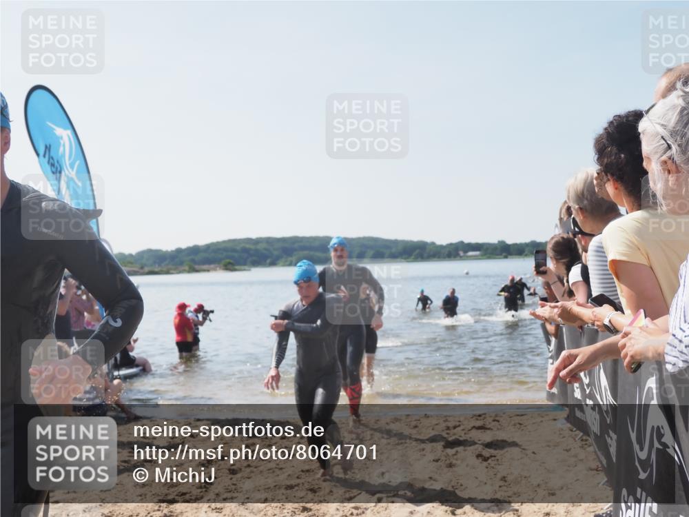 22.06.2025 - Viking Triathlon MichiJ http://msf.ph/oto/8064701 22.06.2025 10:29:13 Schwimmen 7, 11, 12, 30, 33, 152, 200, 310, 458, 604, 652 meine-sportfotos.de