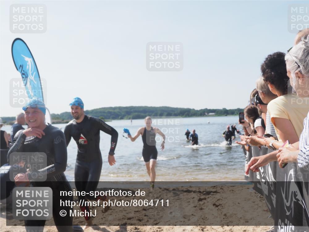 22.06.2025 - Viking Triathlon MichiJ http://msf.ph/oto/8064711 22.06.2025 10:29:14 Schwimmen 7, 11, 12, 30, 33, 200, 243, 310, 458, 652 meine-sportfotos.de