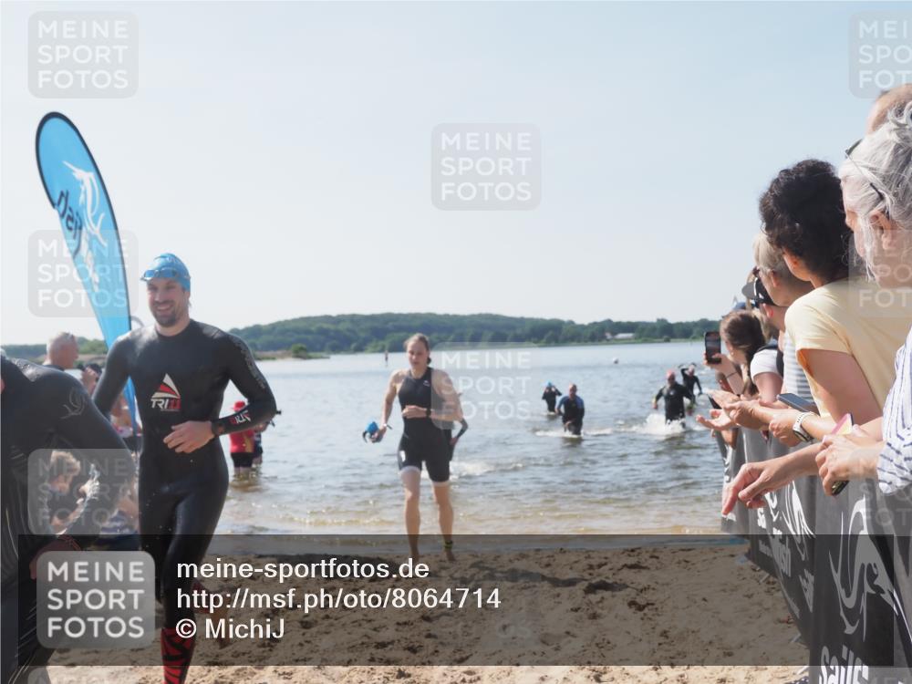 22.06.2025 - Viking Triathlon MichiJ http://msf.ph/oto/8064714 22.06.2025 10:29:14 Schwimmen 7, 11, 12, 30, 33, 200, 243, 310, 458, 652 meine-sportfotos.de