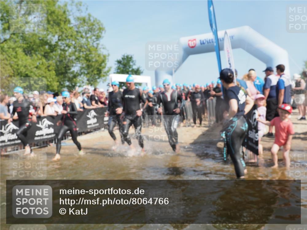 22.06.2025 - Viking Triathlon KatJ http://msf.ph/oto/8064766 22.06.2025 10:04:54 Schwimmen 29, 70, 72, 197, 248, 254, 295, 362, 394, 411, 416, 423, 509, 527, 620 meine-sportfotos.de