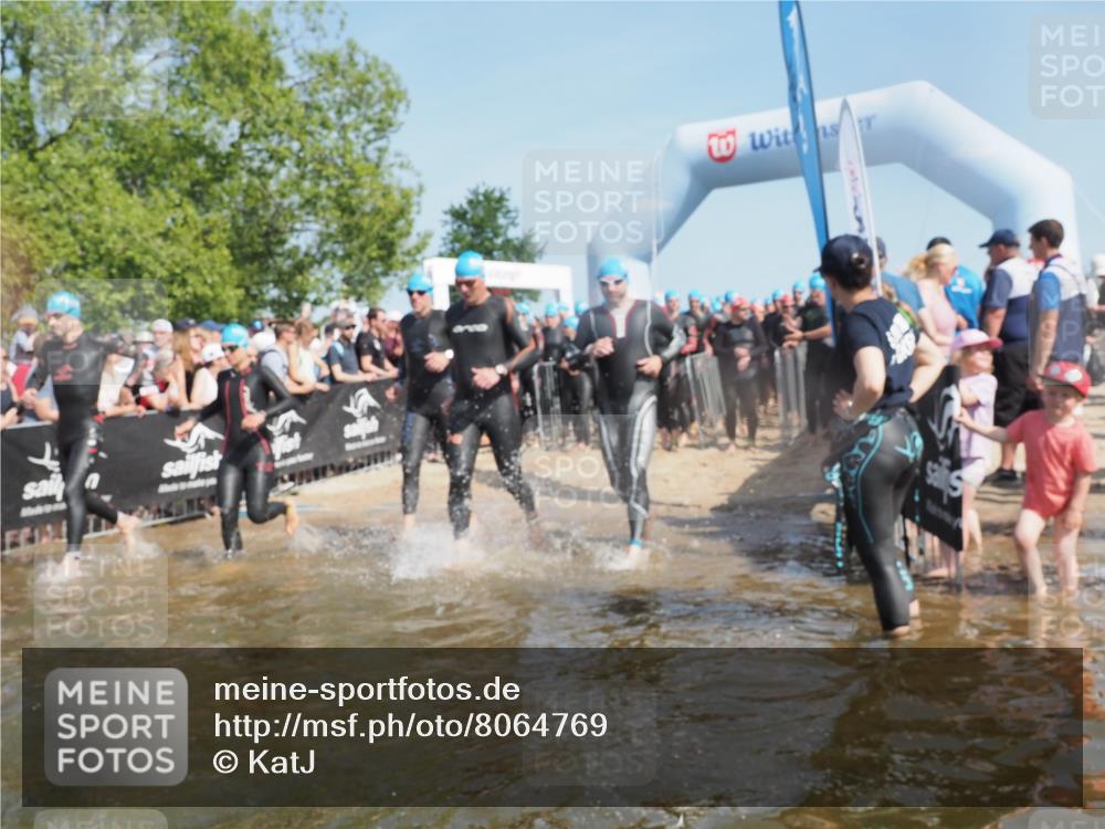 22.06.2025 - Viking Triathlon KatJ http://msf.ph/oto/8064769 22.06.2025 10:04:54 Schwimmen 29, 70, 72, 197, 248, 254, 295, 362, 394, 411, 416, 423, 509, 527, 620 meine-sportfotos.de