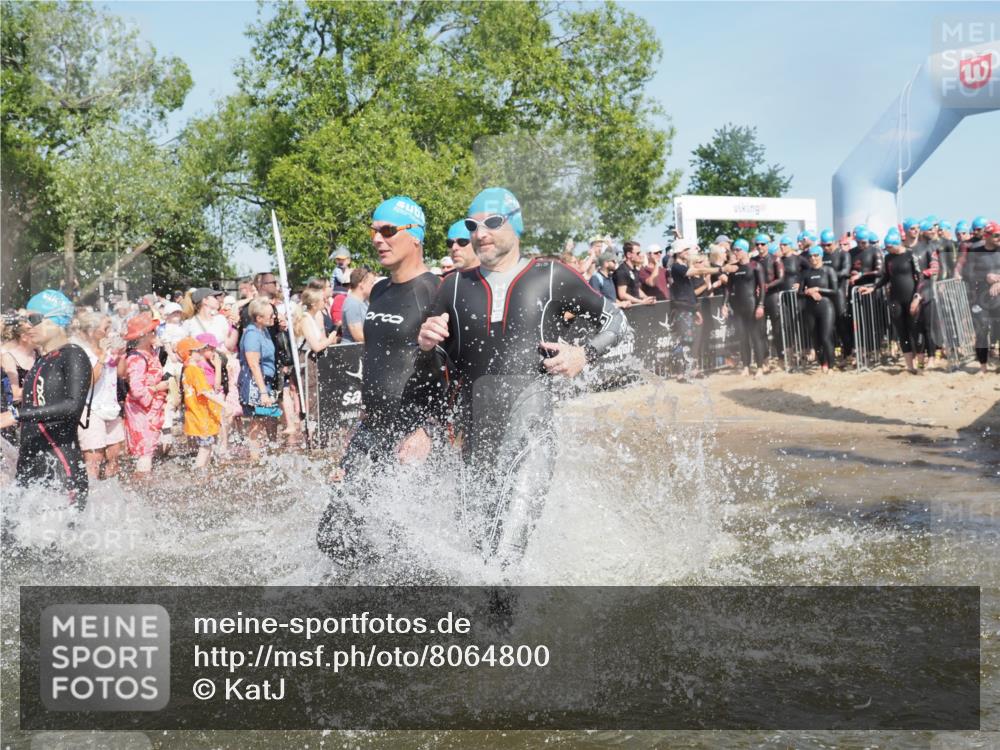22.06.2025 - Viking Triathlon KatJ http://msf.ph/oto/8064800 22.06.2025 10:04:55 Schwimmen 29, 70, 72, 197, 248, 254, 295, 362, 394, 411, 416, 423, 509, 527, 620 meine-sportfotos.de