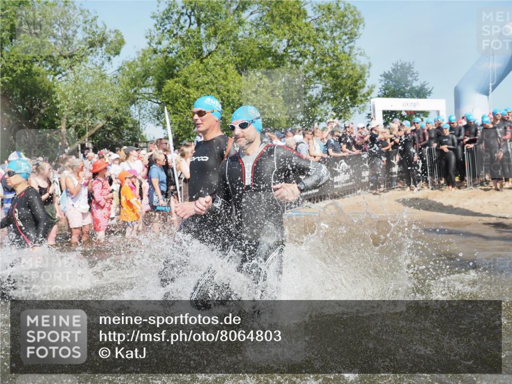 22.06.2025 - Viking Triathlon KatJ http://msf.ph/oto/8064803 22.06.2025 10:04:55 Schwimmen 29, 70, 72, 197, 248, 254, 295, 362, 394, 411, 416, 423, 509, 527, 620 meine-sportfotos.de