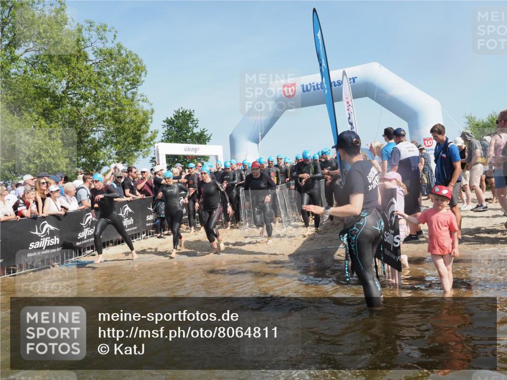 22.06.2025 - Viking Triathlon KatJ http://msf.ph/oto/8064811 22.06.2025 10:04:57 Schwimmen 29, 70, 72, 197, 248, 254, 295, 362, 394, 411, 416, 423, 509, 527, 620 meine-sportfotos.de