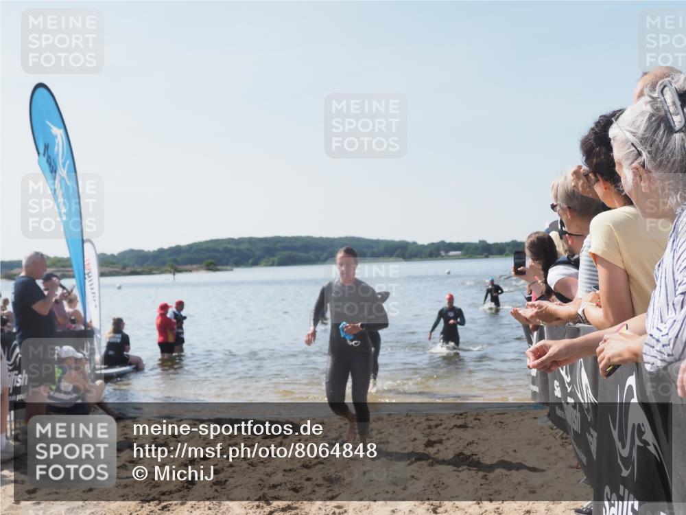 22.06.2025 - Viking Triathlon MichiJ http://msf.ph/oto/8064848 22.06.2025 10:29:31 Schwimmen 6, 30, 33, 243, 612 meine-sportfotos.de