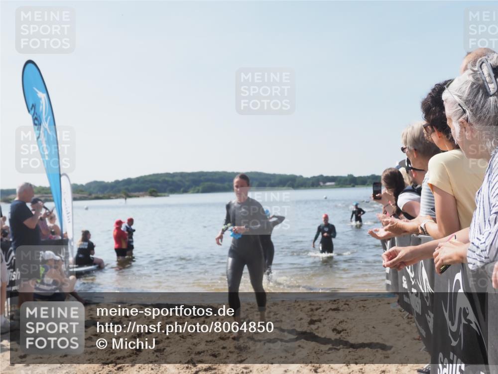 22.06.2025 - Viking Triathlon MichiJ http://msf.ph/oto/8064850 22.06.2025 10:29:31 Schwimmen 6, 30, 33, 243, 612 meine-sportfotos.de