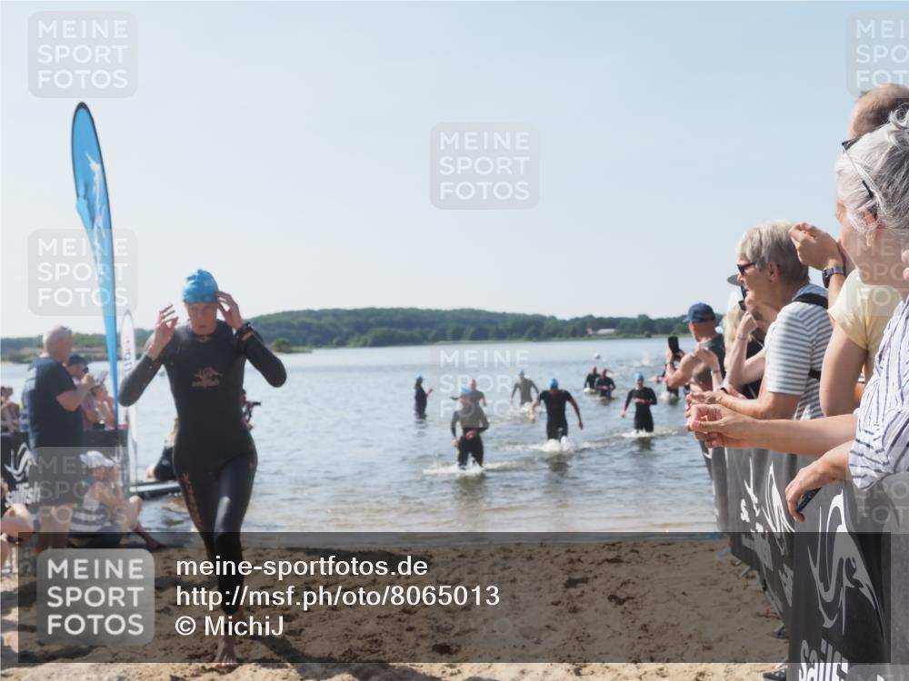 22.06.2025 - Viking Triathlon MichiJ http://msf.ph/oto/8065013 22.06.2025 10:30:09 Schwimmen 132, 175, 203, 264, 374, 381, 491, 626 meine-sportfotos.de