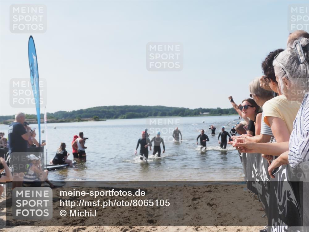 22.06.2025 - Viking Triathlon MichiJ http://msf.ph/oto/8065105 22.06.2025 10:30:19 Schwimmen 132, 374, 381, 393, 491, 626, 643 meine-sportfotos.de