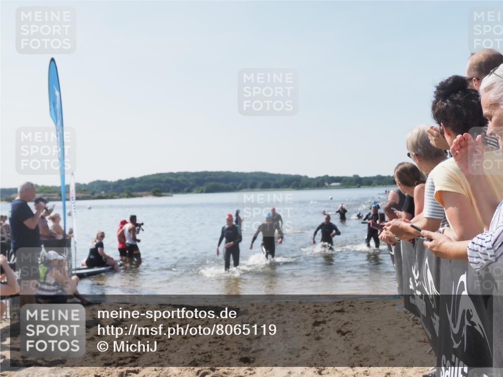 22.06.2025 - Viking Triathlon MichiJ http://msf.ph/oto/8065119 22.06.2025 10:30:20 Schwimmen 132, 381, 393, 491, 626, 643 meine-sportfotos.de