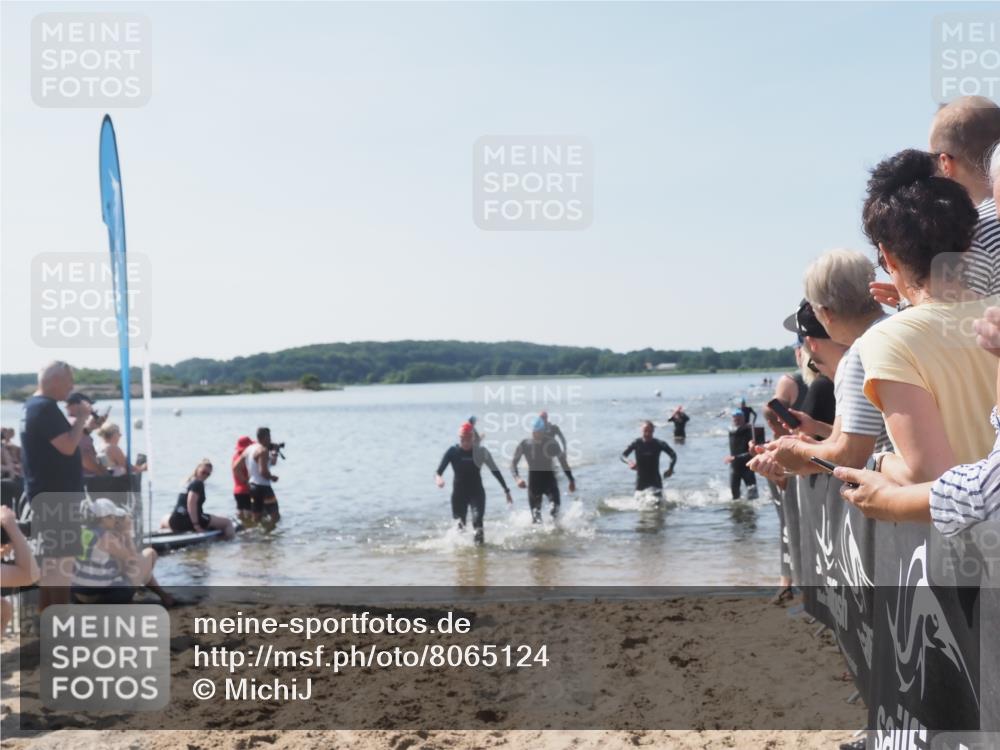 22.06.2025 - Viking Triathlon MichiJ http://msf.ph/oto/8065124 22.06.2025 10:30:21 Schwimmen 132, 381, 393, 491, 626, 643 meine-sportfotos.de
