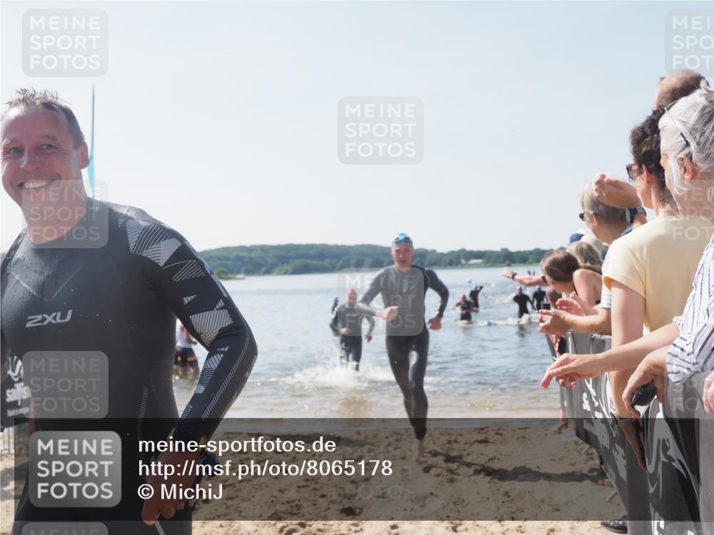 22.06.2025 - Viking Triathlon MichiJ http://msf.ph/oto/8065178 22.06.2025 10:30:27 Schwimmen 13, 132, 381, 393, 491, 551, 643 meine-sportfotos.de