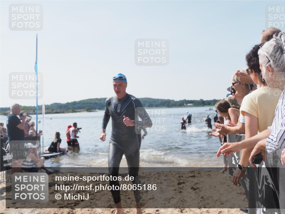 22.06.2025 - Viking Triathlon MichiJ http://msf.ph/oto/8065186 22.06.2025 10:30:28 Schwimmen 13, 381, 393, 551, 643 meine-sportfotos.de