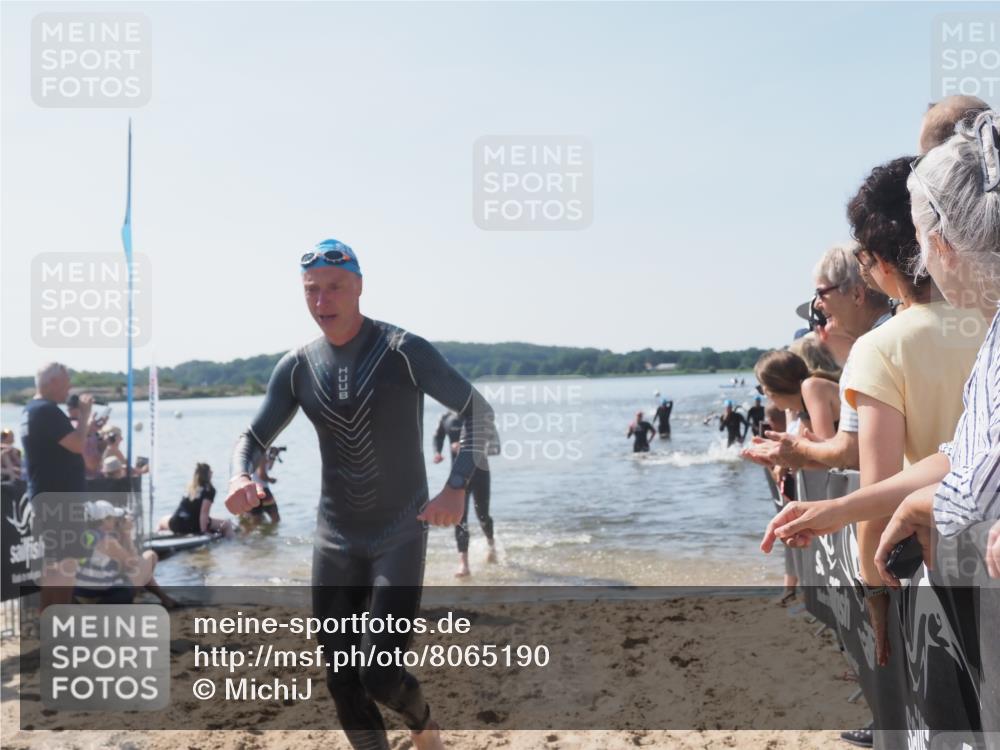22.06.2025 - Viking Triathlon MichiJ http://msf.ph/oto/8065190 22.06.2025 10:30:28 Schwimmen 13, 381, 393, 551, 643 meine-sportfotos.de