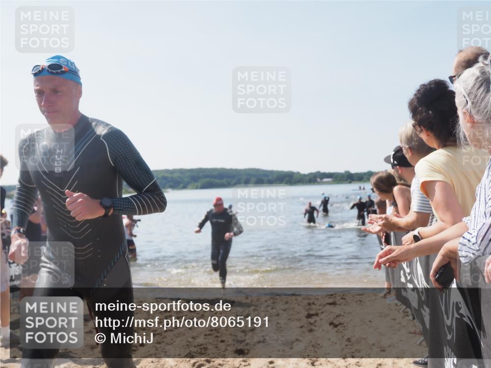 22.06.2025 - Viking Triathlon MichiJ http://msf.ph/oto/8065191 22.06.2025 10:30:29 Schwimmen 13, 381, 393, 551, 643, 651 meine-sportfotos.de