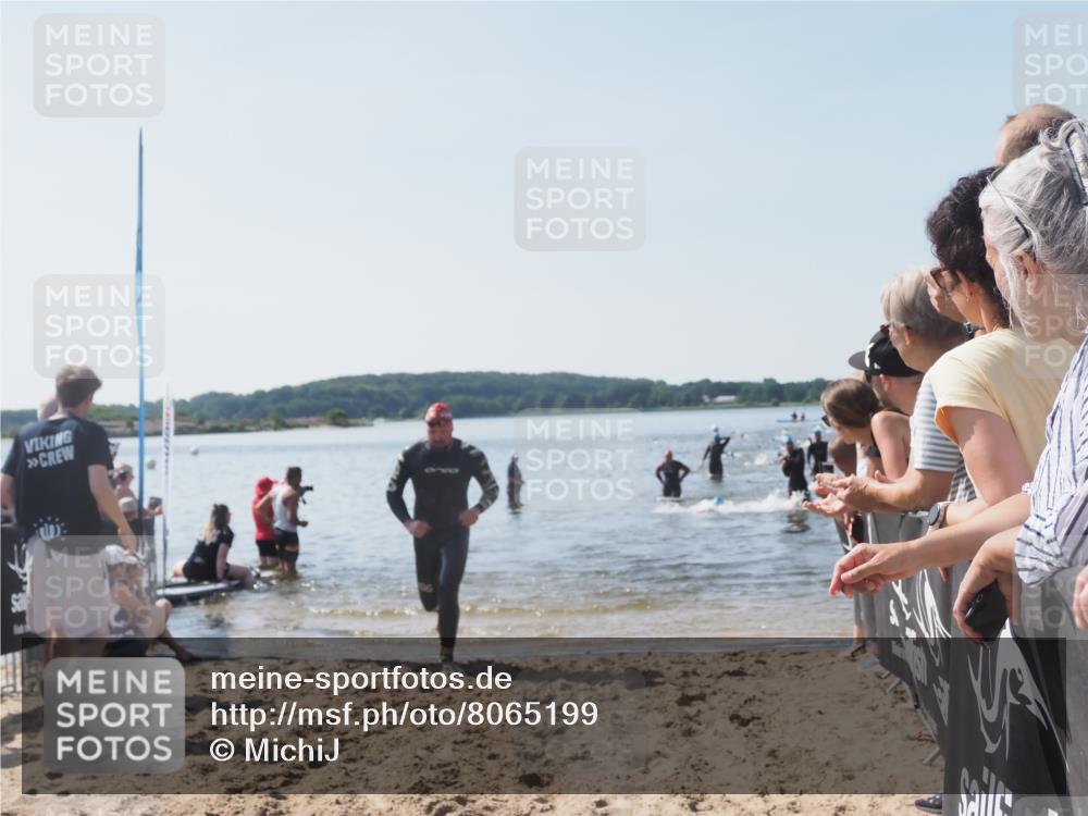 22.06.2025 - Viking Triathlon MichiJ http://msf.ph/oto/8065199 22.06.2025 10:30:29 Schwimmen 13, 381, 393, 551, 643, 651 meine-sportfotos.de