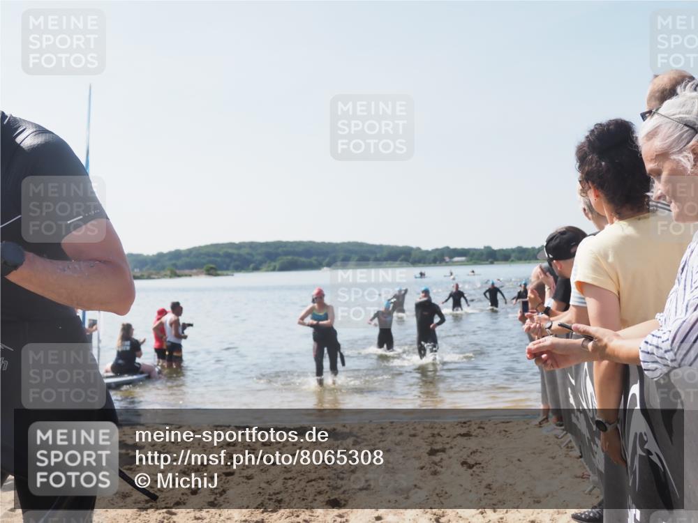 22.06.2025 - Viking Triathlon MichiJ http://msf.ph/oto/8065308 22.06.2025 10:30:54 Schwimmen 45, 162, 347, 352, 444, 510, 630 meine-sportfotos.de