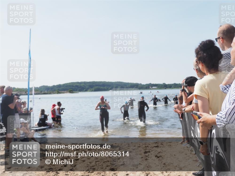 22.06.2025 - Viking Triathlon MichiJ http://msf.ph/oto/8065314 22.06.2025 10:30:54 Schwimmen 45, 162, 347, 352, 444, 510, 630 meine-sportfotos.de