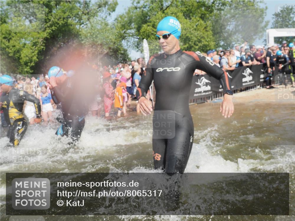 22.06.2025 - Viking Triathlon KatJ http://msf.ph/oto/8065317 22.06.2025 10:05:40 Schwimmen 22, 65, 83, 135, 194, 210, 361, 379, 439, 462, 511, 517, 553, 603, 653 meine-sportfotos.de