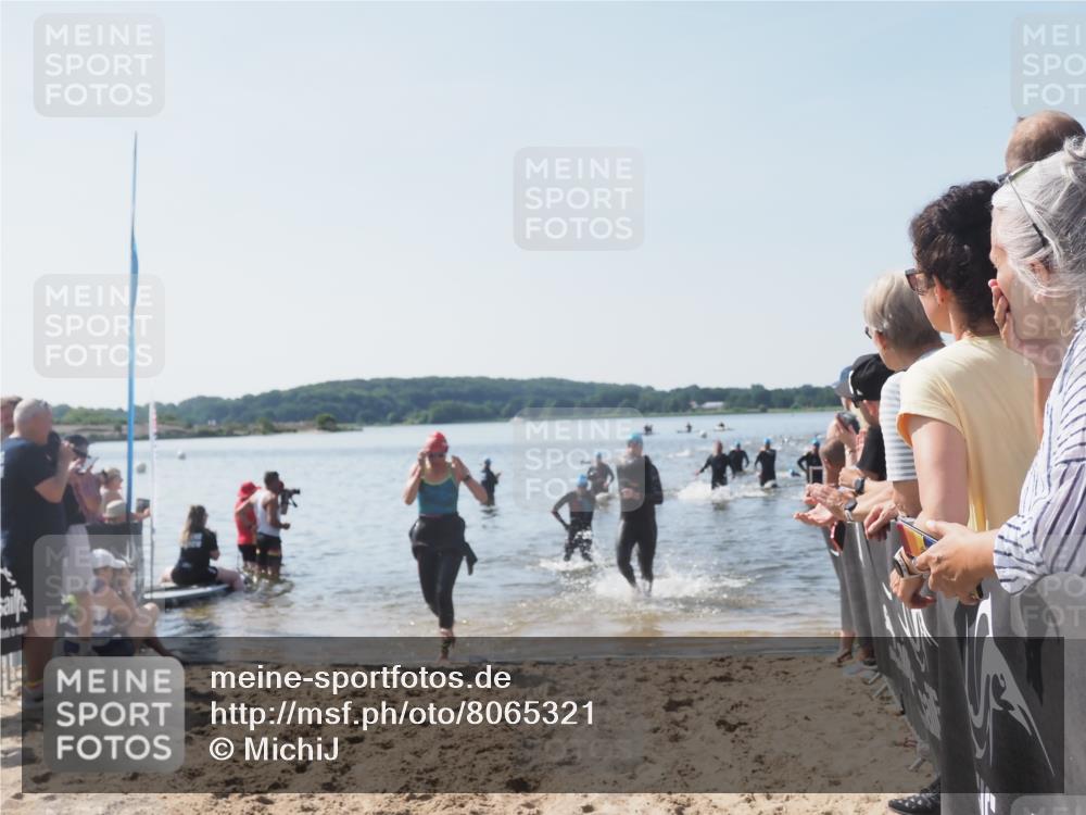 22.06.2025 - Viking Triathlon MichiJ http://msf.ph/oto/8065321 22.06.2025 10:30:55 Schwimmen 45, 162, 347, 352, 444, 510, 630 meine-sportfotos.de