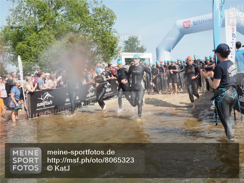 22.06.2025 - Viking Triathlon KatJ http://msf.ph/oto/8065323 22.06.2025 10:05:42 Schwimmen 22, 65, 83, 135, 194, 210, 361, 379, 439, 462, 511, 517, 553, 603, 653 meine-sportfotos.de