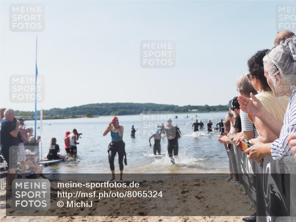 22.06.2025 - Viking Triathlon MichiJ http://msf.ph/oto/8065324 22.06.2025 10:30:56 Schwimmen 45, 162, 237, 347, 352, 444, 510, 549, 630 meine-sportfotos.de