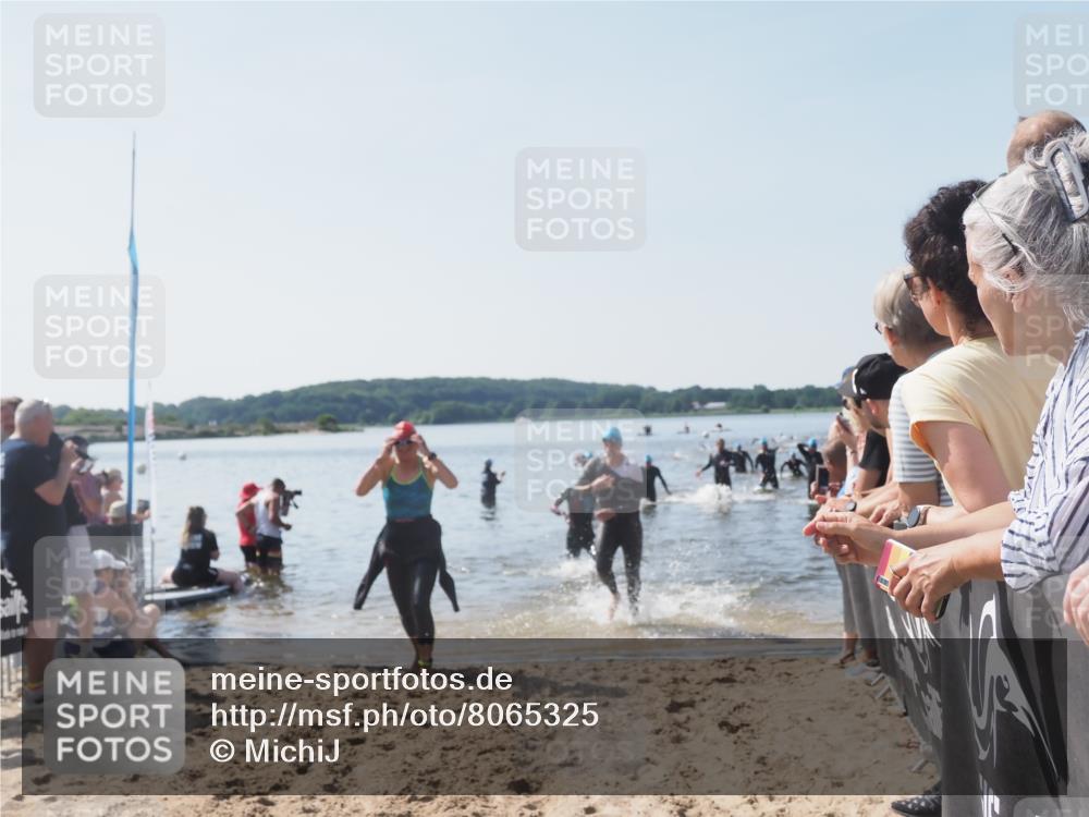 22.06.2025 - Viking Triathlon MichiJ http://msf.ph/oto/8065325 22.06.2025 10:30:56 Schwimmen 45, 162, 237, 347, 352, 444, 510, 549, 630 meine-sportfotos.de