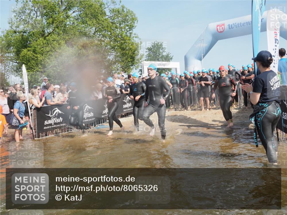 22.06.2025 - Viking Triathlon KatJ http://msf.ph/oto/8065326 22.06.2025 10:05:42 Schwimmen 22, 65, 83, 135, 194, 210, 361, 379, 439, 462, 511, 517, 553, 603, 653 meine-sportfotos.de