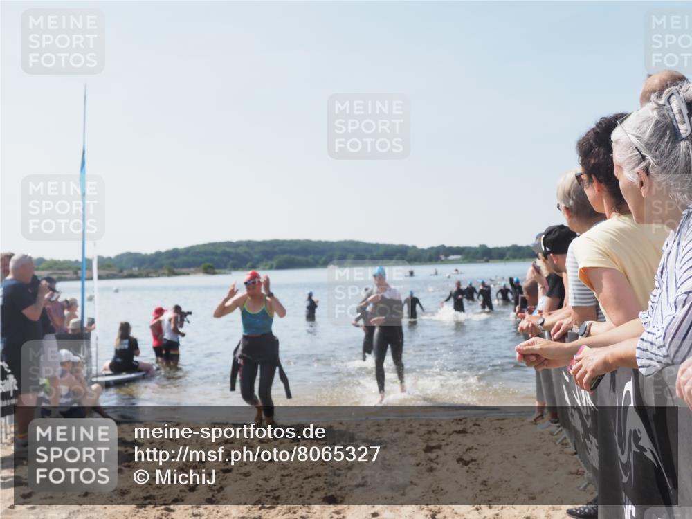 22.06.2025 - Viking Triathlon MichiJ http://msf.ph/oto/8065327 22.06.2025 10:30:56 Schwimmen 45, 162, 237, 347, 352, 444, 510, 549, 630 meine-sportfotos.de