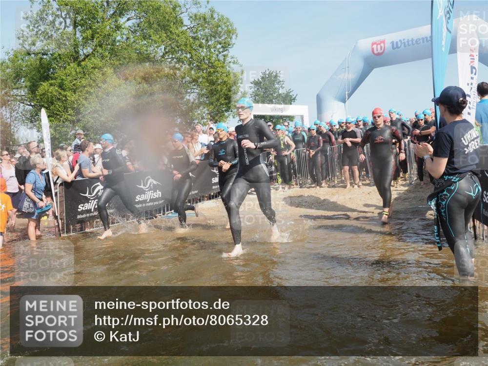 22.06.2025 - Viking Triathlon KatJ http://msf.ph/oto/8065328 22.06.2025 10:05:42 Schwimmen 22, 65, 83, 135, 194, 210, 361, 379, 439, 462, 511, 517, 553, 603, 653 meine-sportfotos.de