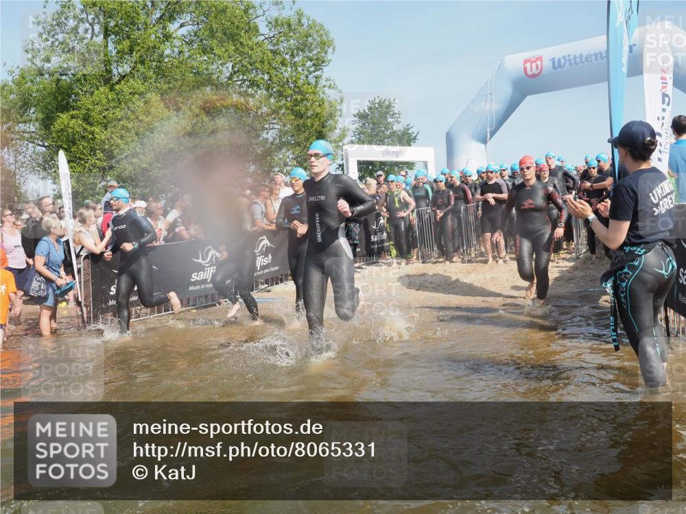 22.06.2025 - Viking Triathlon KatJ http://msf.ph/oto/8065331 22.06.2025 10:05:42 Schwimmen 22, 65, 83, 135, 194, 210, 361, 379, 439, 462, 511, 517, 553, 603, 653 meine-sportfotos.de