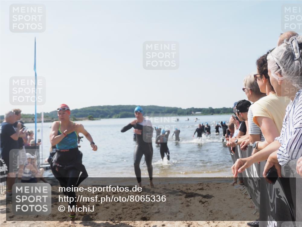 22.06.2025 - Viking Triathlon MichiJ http://msf.ph/oto/8065336 22.06.2025 10:30:57 Schwimmen 45, 162, 237, 347, 352, 444, 510, 549, 630 meine-sportfotos.de