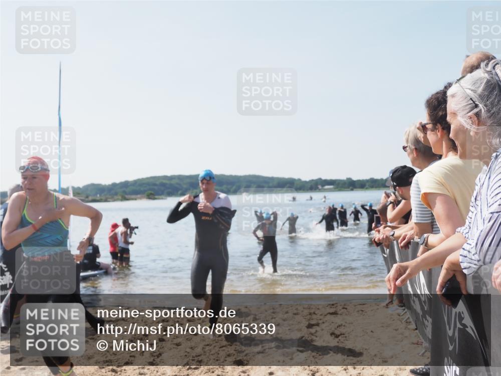 22.06.2025 - Viking Triathlon MichiJ http://msf.ph/oto/8065339 22.06.2025 10:30:58 Schwimmen 45, 162, 237, 347, 352, 444, 510, 549, 630 meine-sportfotos.de
