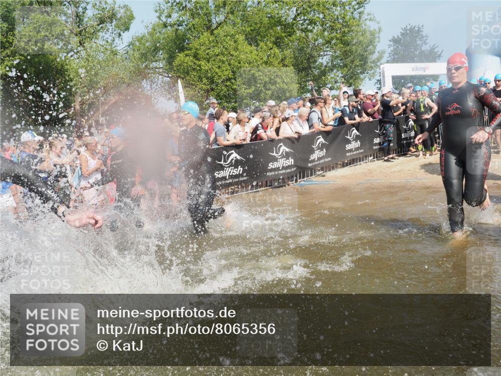 22.06.2025 - Viking Triathlon KatJ http://msf.ph/oto/8065356 22.06.2025 10:05:44 Schwimmen 65, 83, 135, 194, 211, 361, 379, 511, 517, 530, 553, 633, 653 meine-sportfotos.de