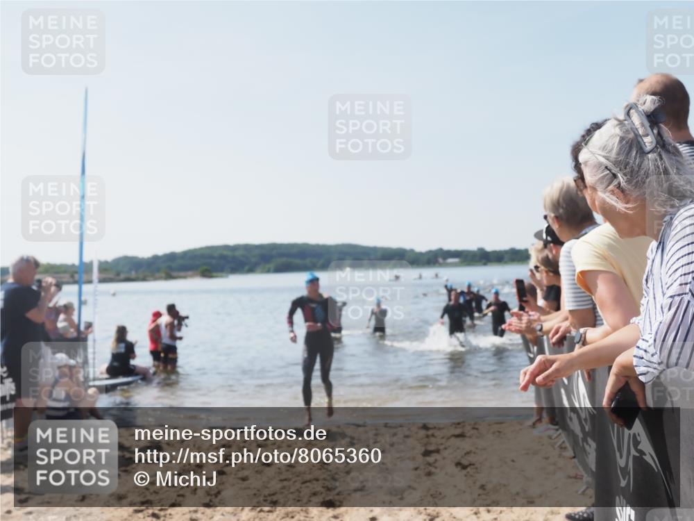 22.06.2025 - Viking Triathlon MichiJ http://msf.ph/oto/8065360 22.06.2025 10:31:01 Schwimmen 45, 162, 237, 330, 347, 352, 510, 549 meine-sportfotos.de