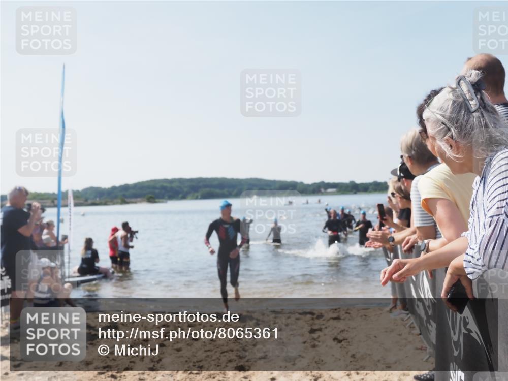 22.06.2025 - Viking Triathlon MichiJ http://msf.ph/oto/8065361 22.06.2025 10:31:01 Schwimmen 45, 162, 237, 330, 347, 352, 510, 549 meine-sportfotos.de