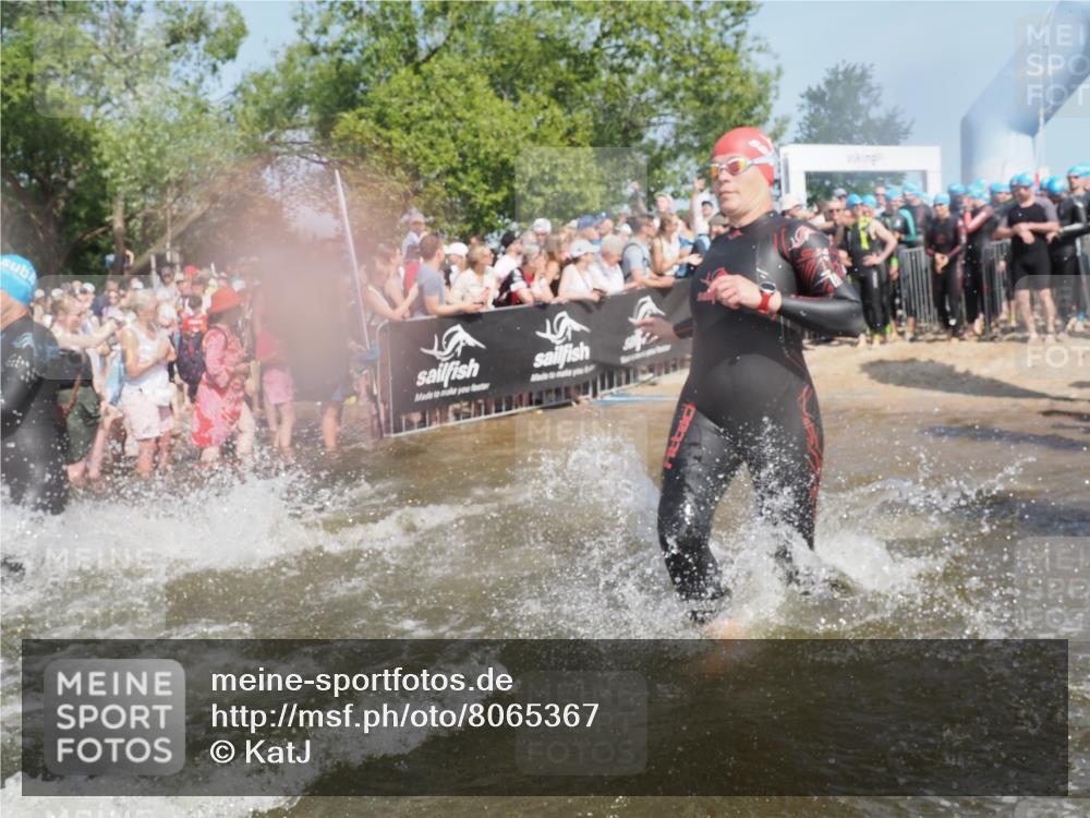 22.06.2025 - Viking Triathlon KatJ http://msf.ph/oto/8065367 22.06.2025 10:05:44 Schwimmen 65, 83, 135, 194, 211, 361, 379, 511, 517, 530, 553, 633, 653 meine-sportfotos.de