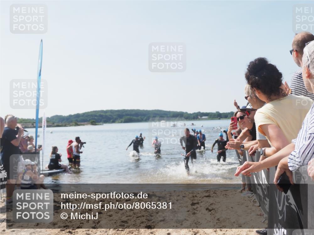 22.06.2025 - Viking Triathlon MichiJ http://msf.ph/oto/8065381 22.06.2025 10:31:04 Schwimmen 45, 216, 237, 330, 347, 352, 510, 549 meine-sportfotos.de